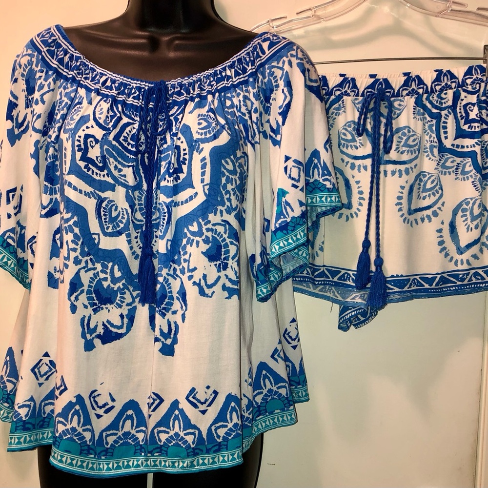 Flying Tomato -2 piece shorts set. Size Small